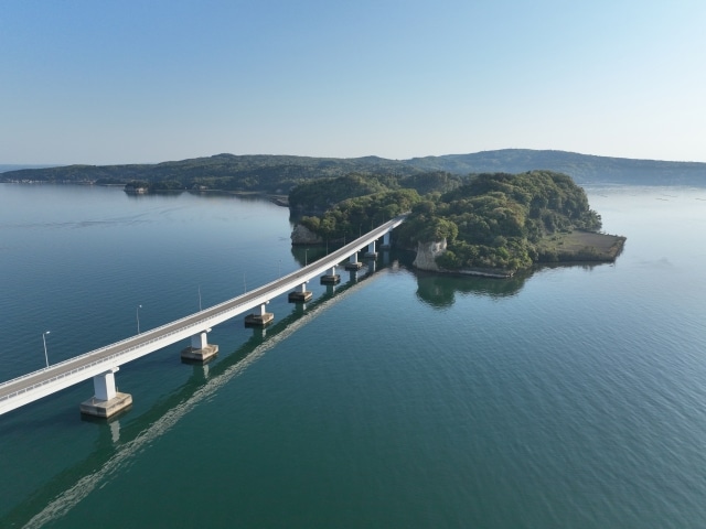 能登島大橋と穏やかな海